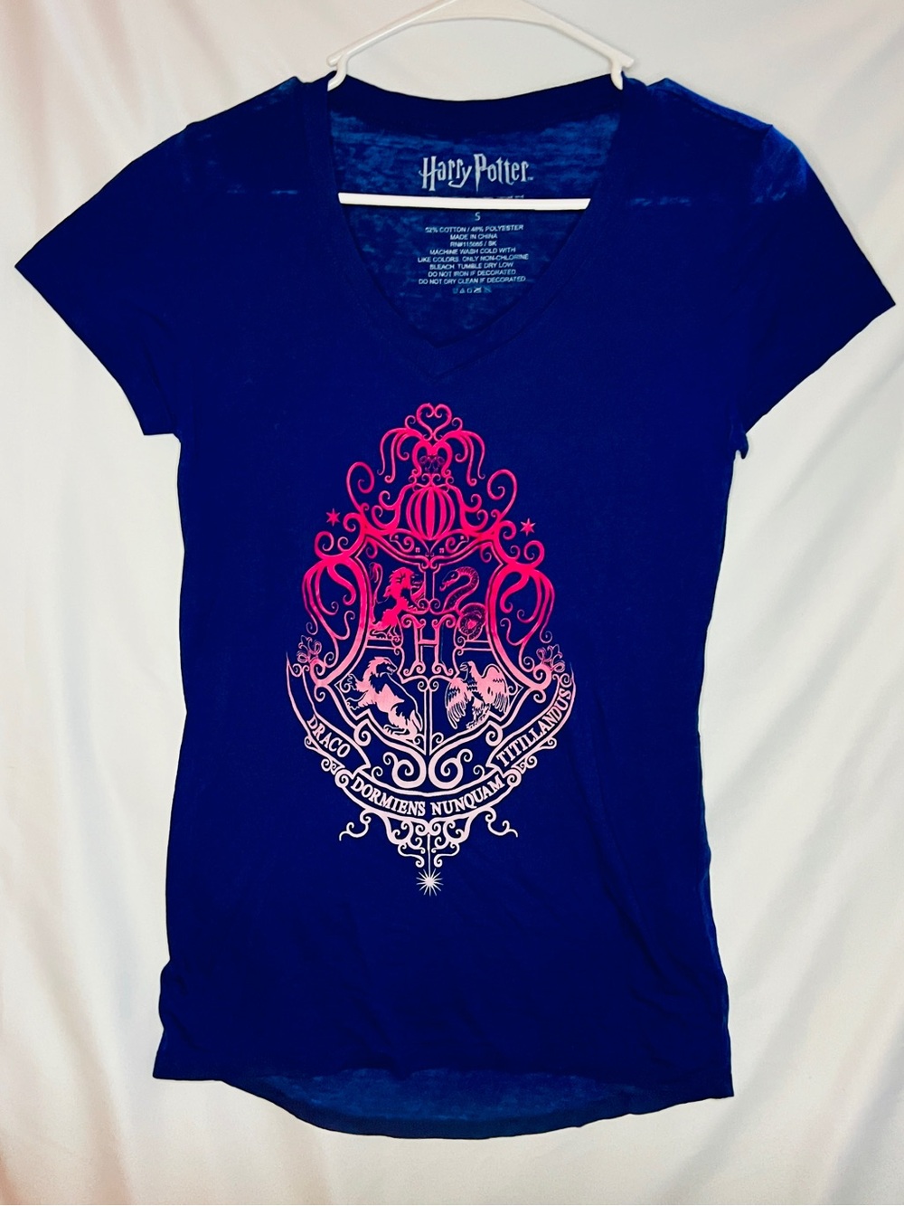 Harry Potter T-Shirt Womens Small Navy Blue V Neck Pink Ombre Hogwarts Crest S